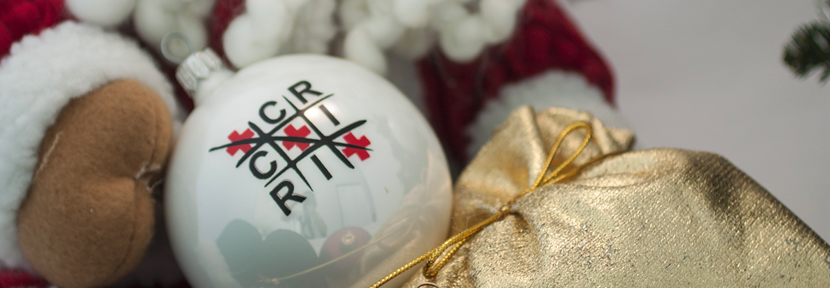 pallina di Natale bianca in vetro soffiato con logo Croce Rossa