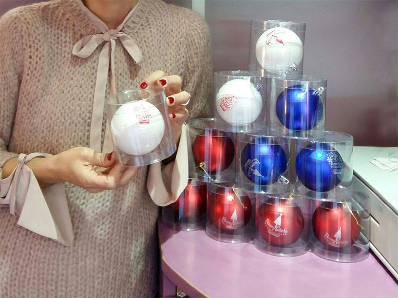 allestimento negozio palle di natale di vetro